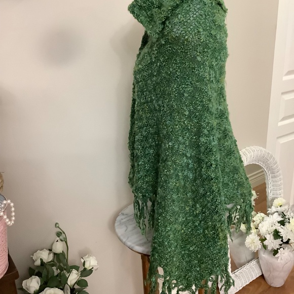 Gorgeoys Bouclé Green Cape fits med to large - Picture 7 of 11